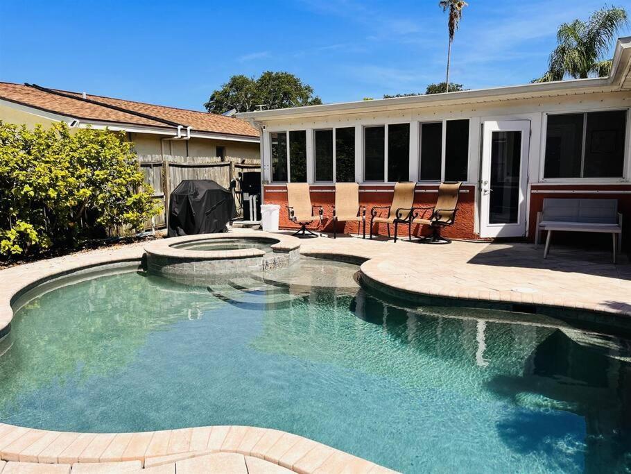 5Bed2Bath Pool Home Walking Distance From Beach! Clearwater Beach Kültér fotó