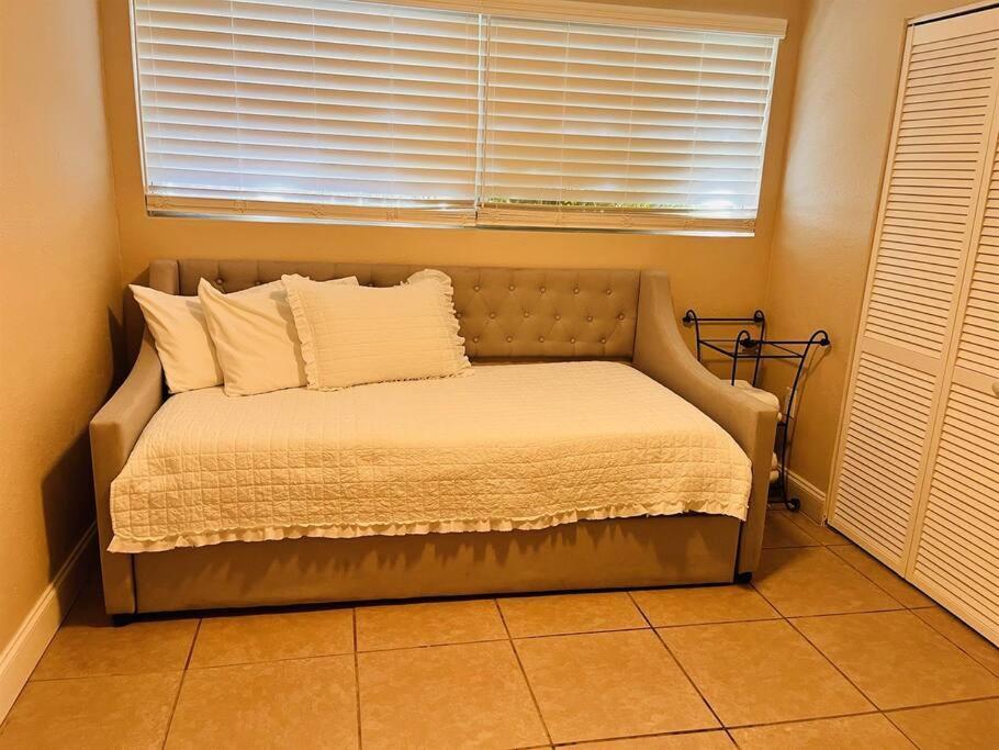 5Bed2Bath Pool Home Walking Distance From Beach! Clearwater Beach Kültér fotó