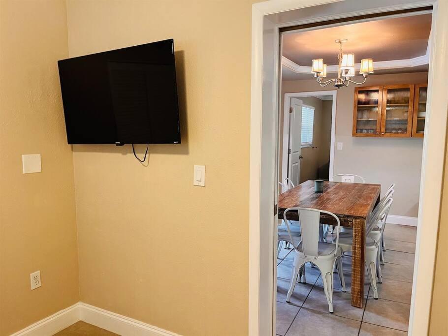 5Bed2Bath Pool Home Walking Distance From Beach! Clearwater Beach Kültér fotó