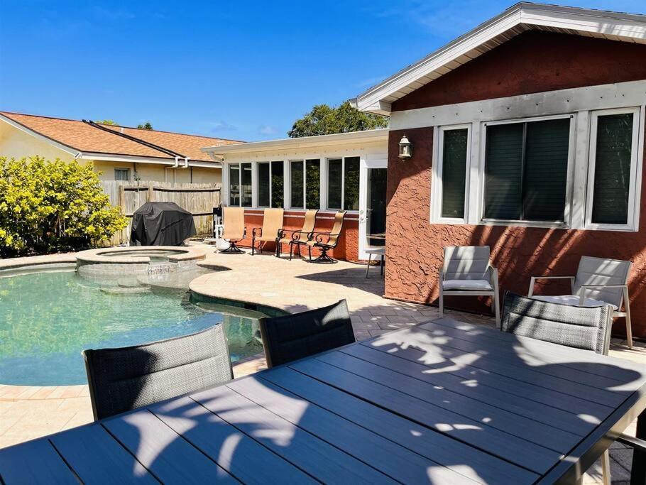 5Bed2Bath Pool Home Walking Distance From Beach! Clearwater Beach Kültér fotó